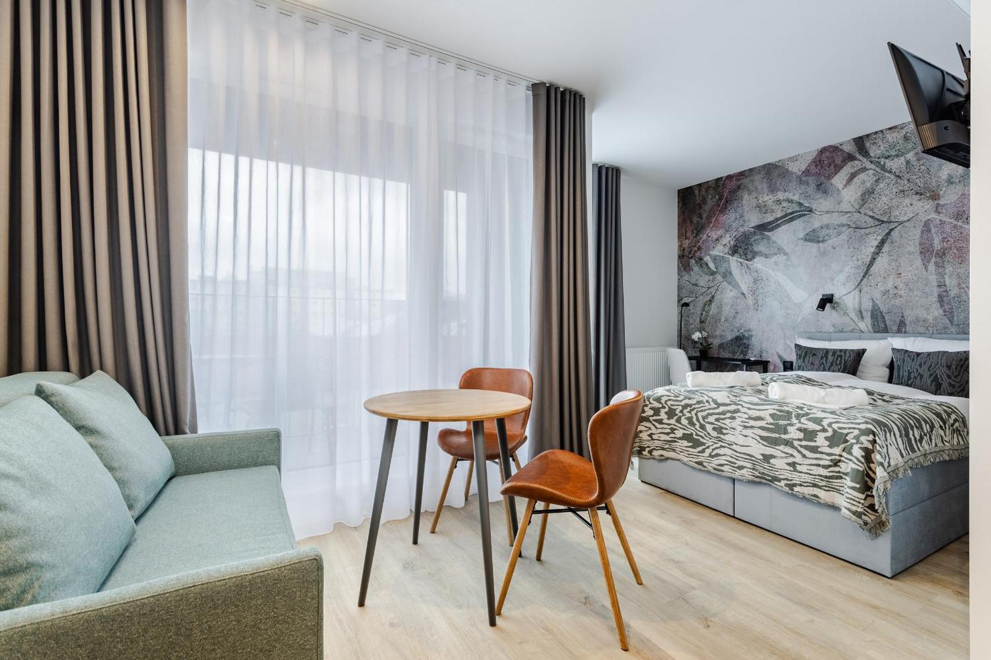 Stylowe Studio Very Berry W Poznaniu Z Parkingiem I Balkonem By Noclegi Renters Exterior photo